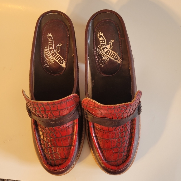 FREEBIRD BY STEVEN COLLINS MULES SIZE 7 red croc - Picture 8 of 8